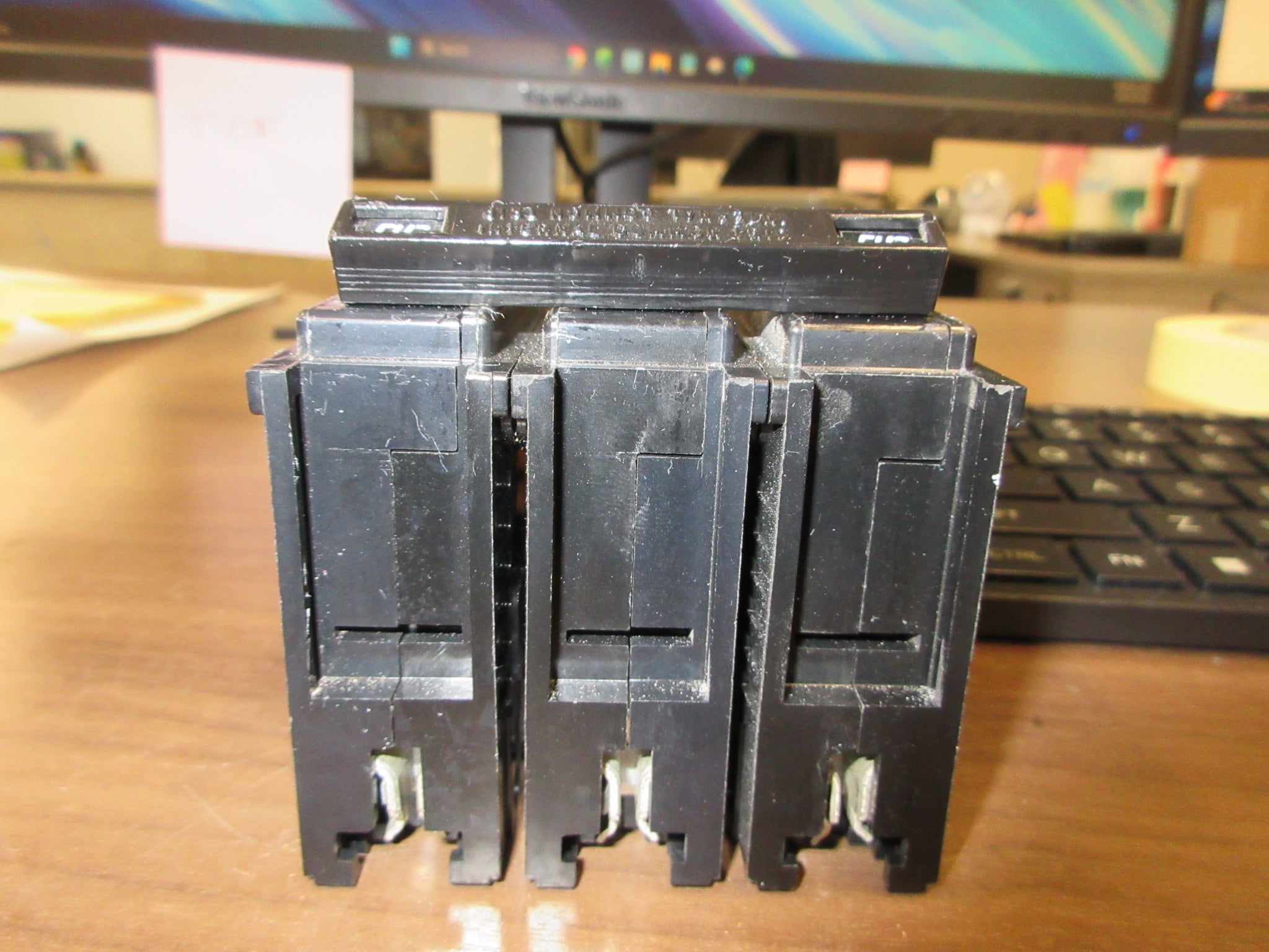 Challenger Clip-On Circuit Breaker C390 90A 240V 3P * Chip Base * Used
