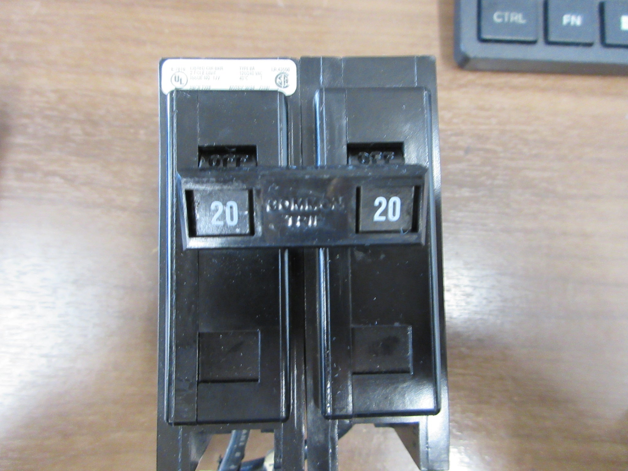 Cutler-Hammer Quicklag Bolt-On Circuit Breaker QBHW2020 20A 120/240V 2P Used