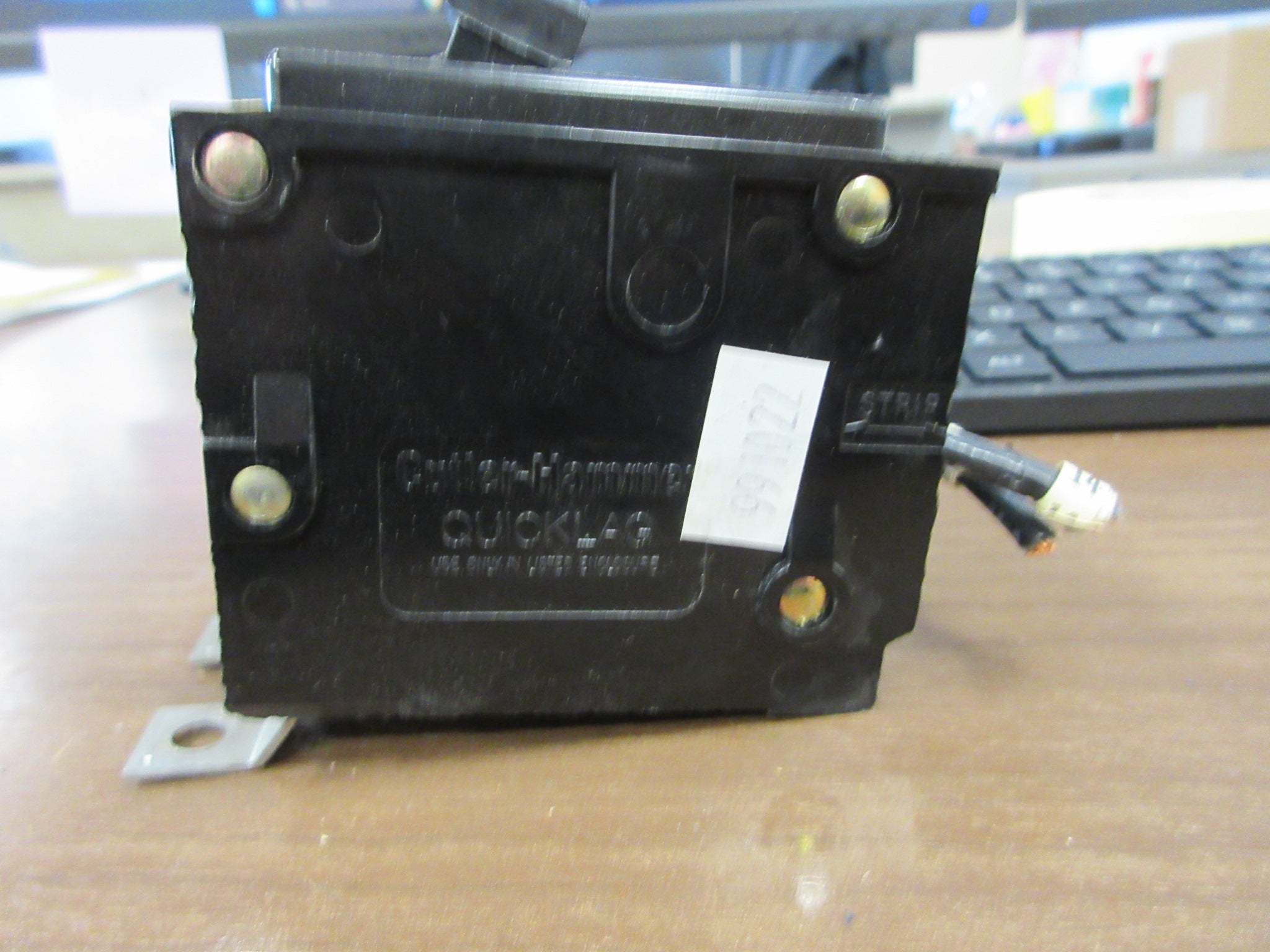 Cutler-Hammer Quicklag Bolt-On Circuit Breaker QBHW2020 20A 120/240V 2P Used