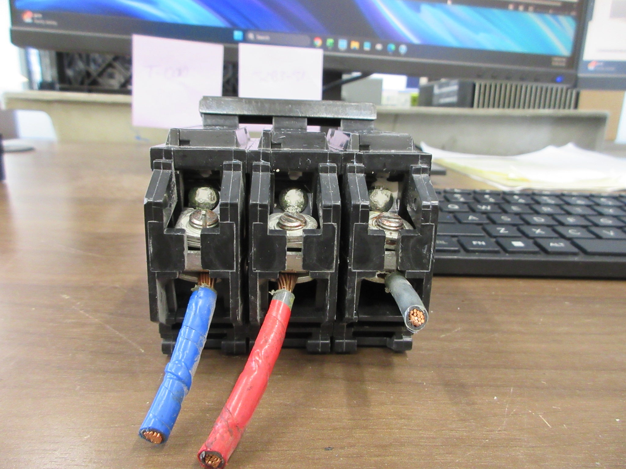 GE Clip-On Circuit Breaker THQL32050 50A 240V 3P Not Chipped Used