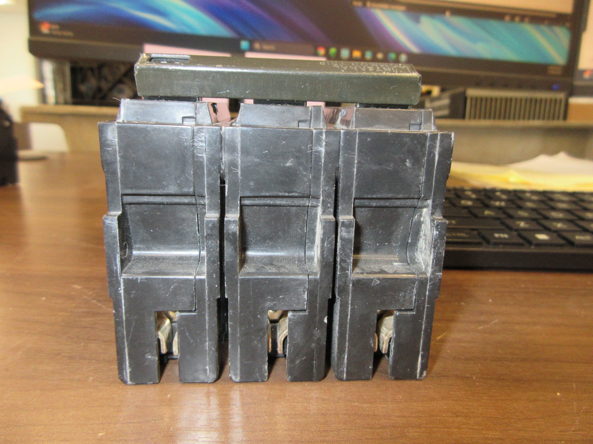 GE Clip-On Circuit Breaker THQL32050 50A 240V 3P Not Chipped Used