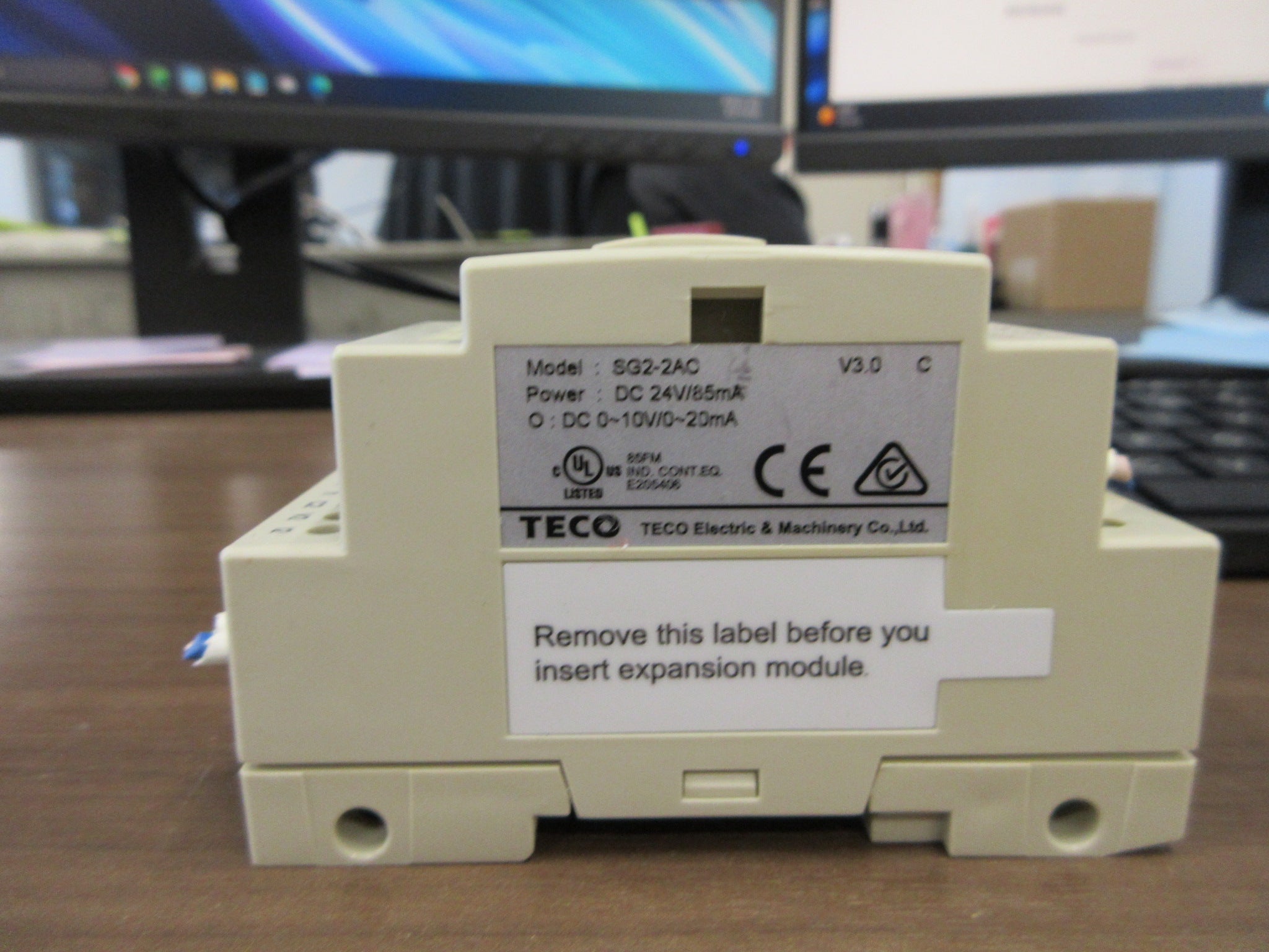 TECO Analog Output Module SG2-2A0 V3.0 24VDC 85MA Used