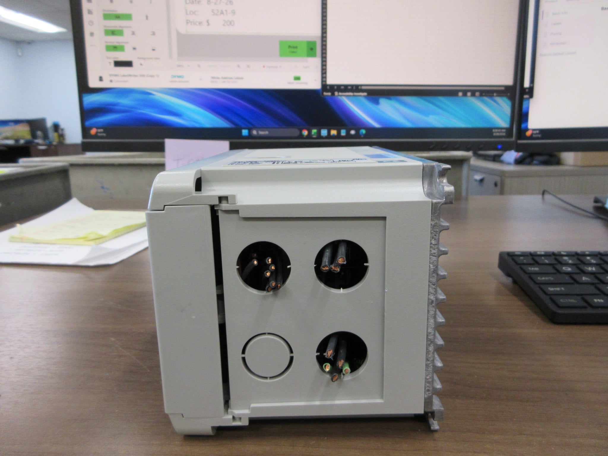 Allen-Bradley AC Drive 1305-AA03A Ser. C 0.75 HP 3Ph Used