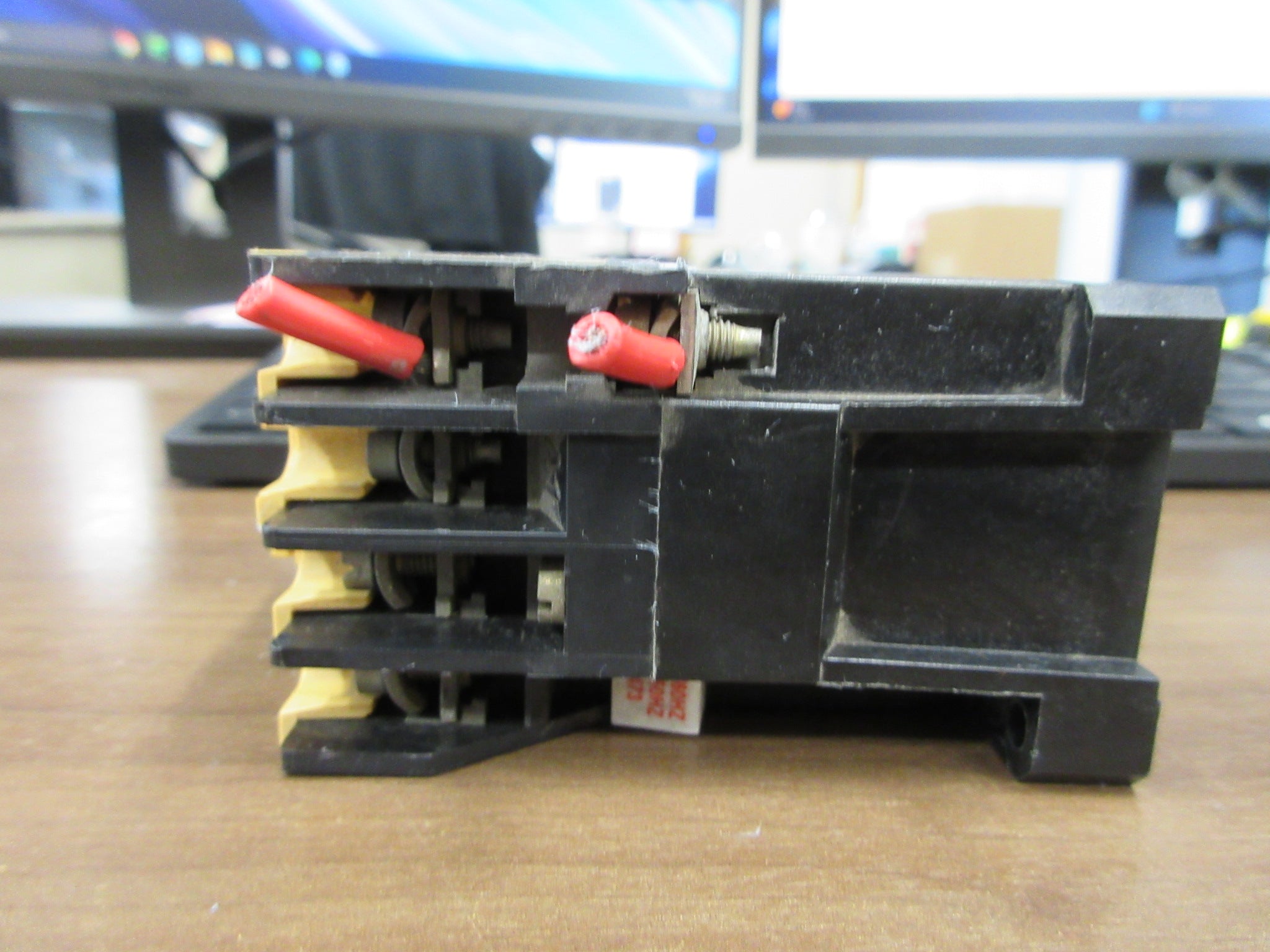 Allen-Bradley Contactor 700-F220A1 Ser. B 120V Coil Used