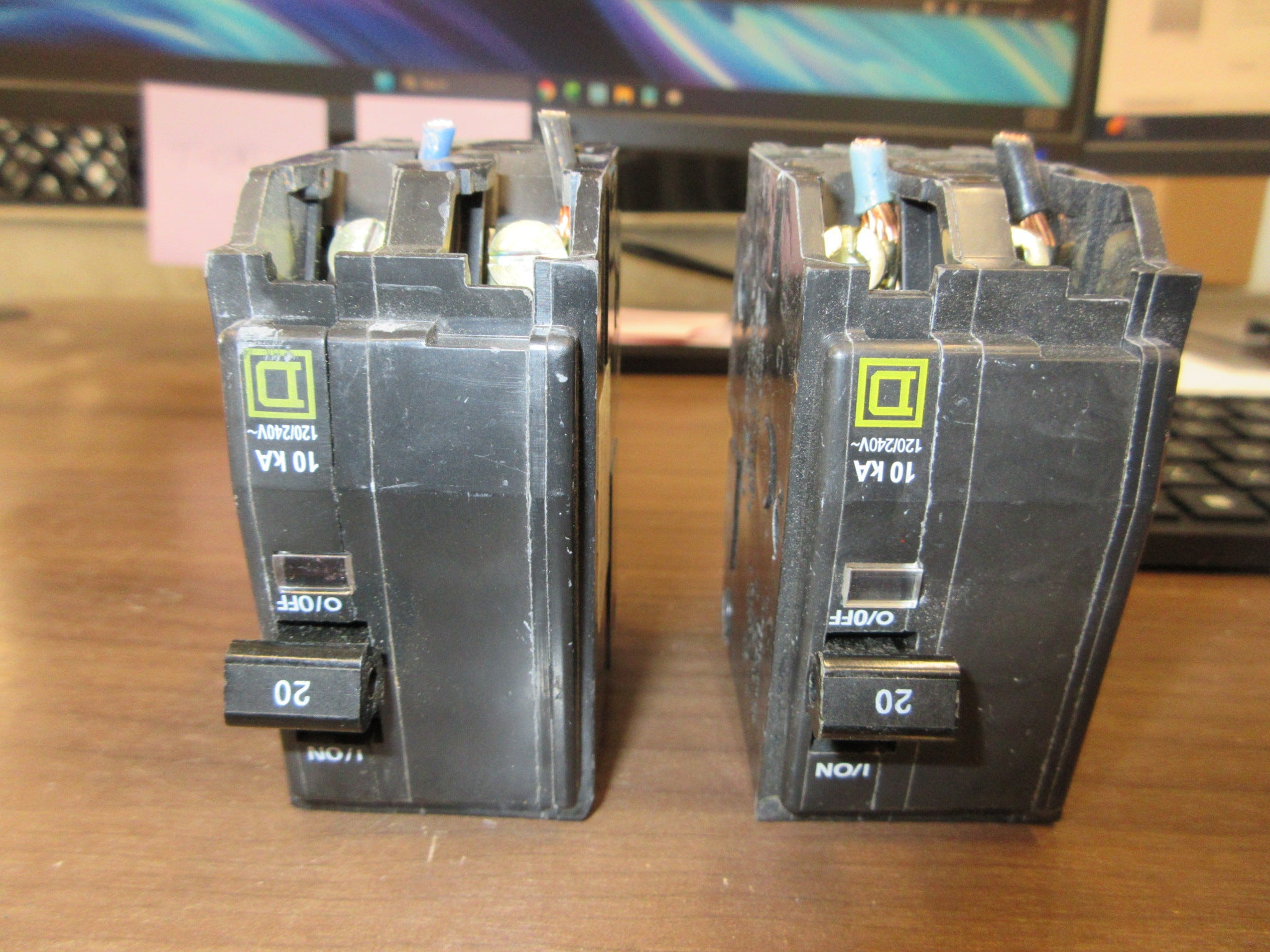 Square D Circuit Breaker QOB220 20A 120/240V 2P Lot of 2 Used