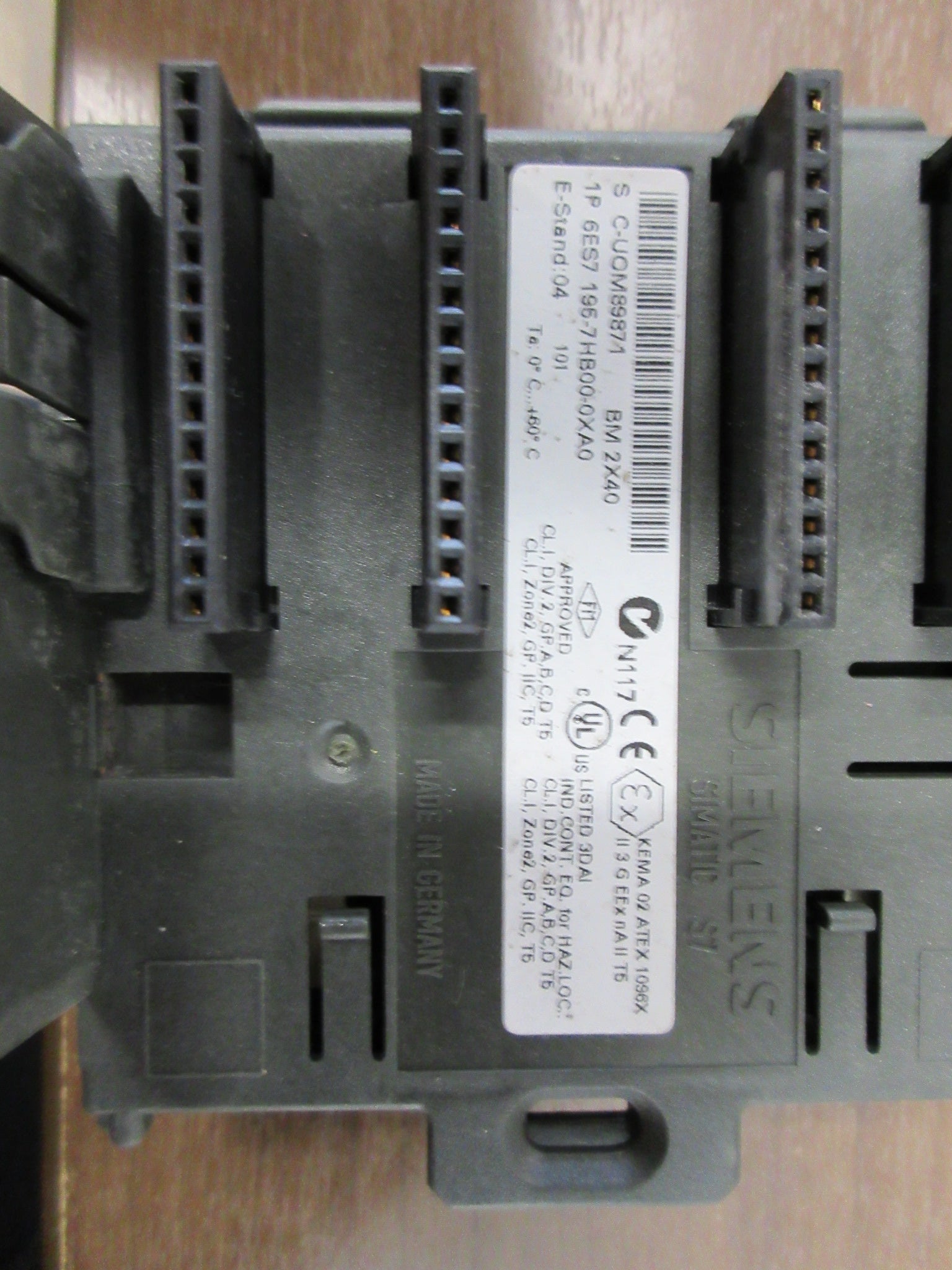 Siemens Bus Module 6ES7 195-7HB00-0XA0 E-Stand: 04 Used