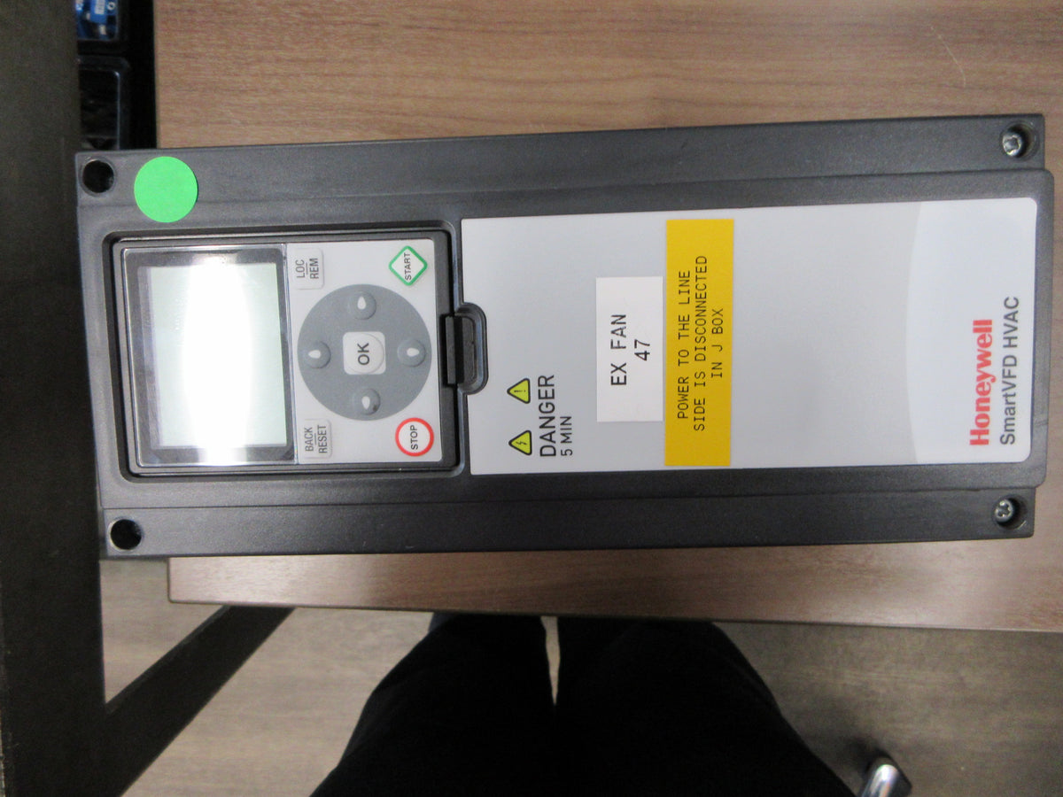 Honeywell SmartVFD AC Drive HVFDSD3C0015G100 1.5 HP 3Ph W /Keypad Used