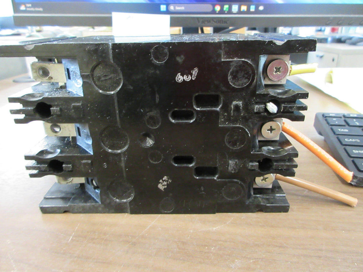 GE Circuit Breaker TED134045 45A 480V 3P (2) Mounting Screws (3) Lugs Used