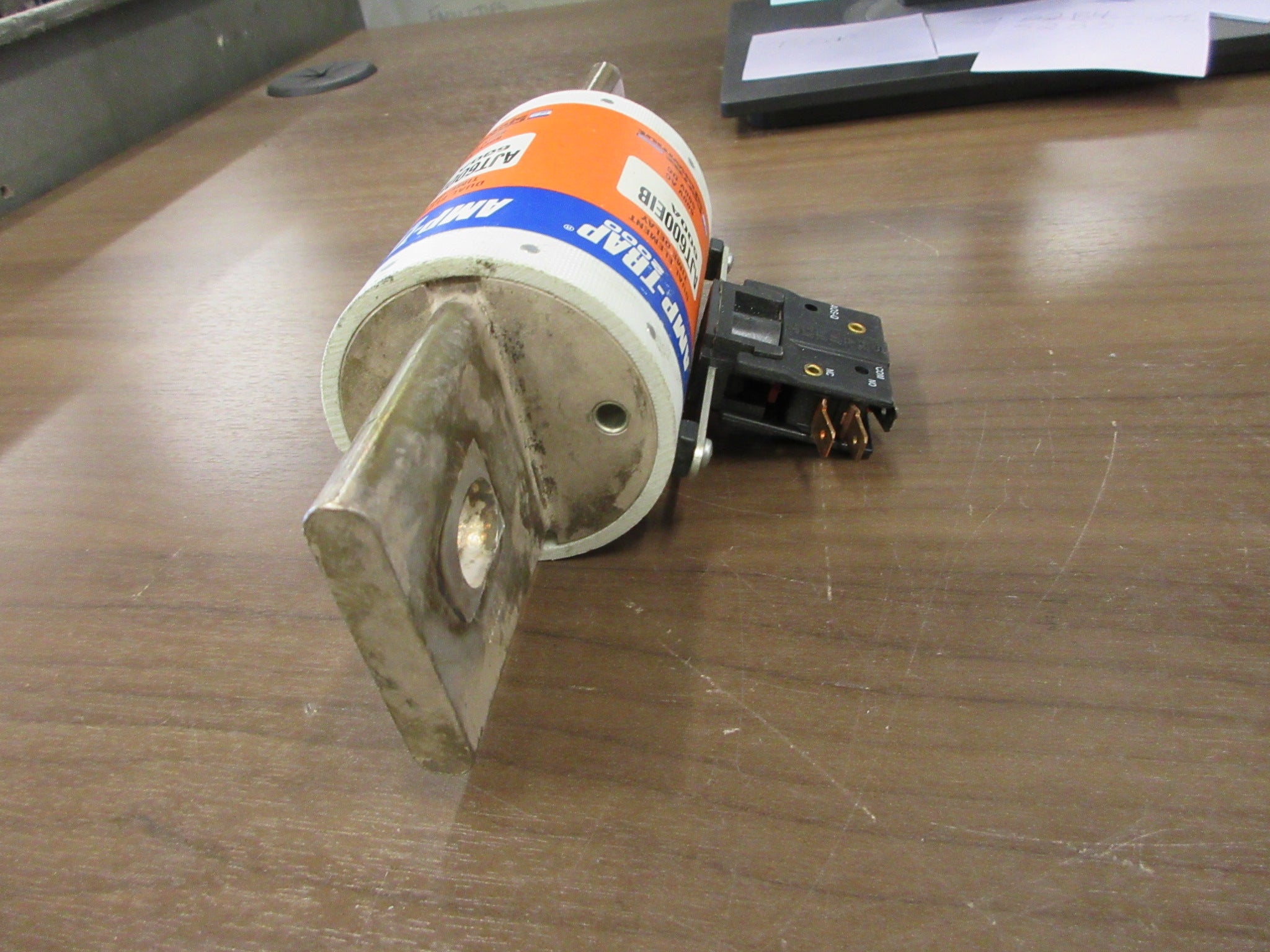 Ferraz Shawmut Amp-Trap 2000 Fuse AJT6000EIB 600A 600V W/Aux Contact Used