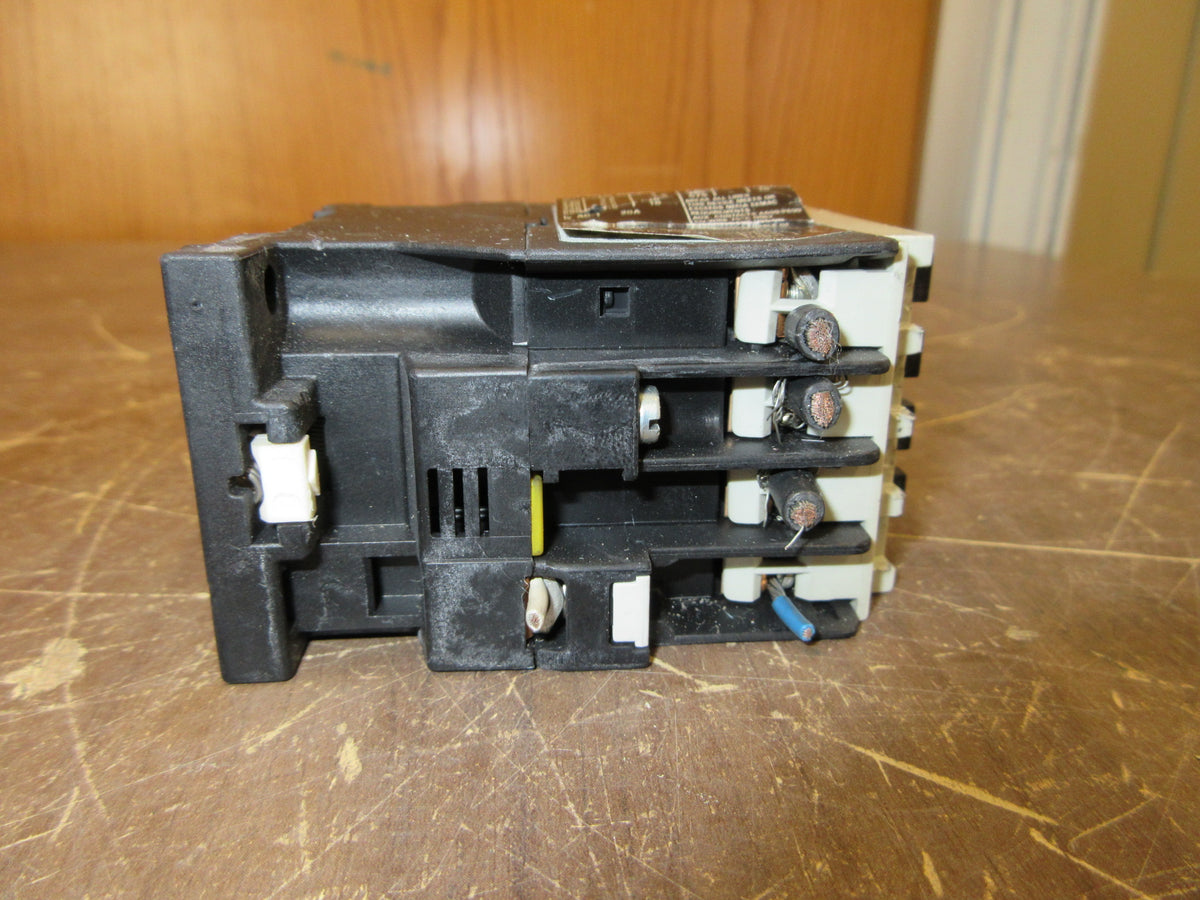 Siemens Contactor 3TF3110-0A 120V Coil 18A 600V Used