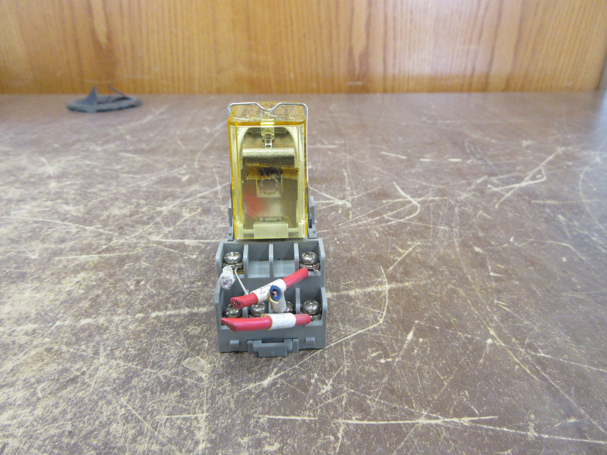 Idec Relay RY4S-U-AC110-120V 110-120V Coil W/ Base Used