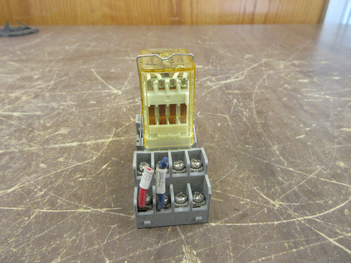 Idec Relay RY4S-U-AC110-120V 110-120V Coil W/ Base Used