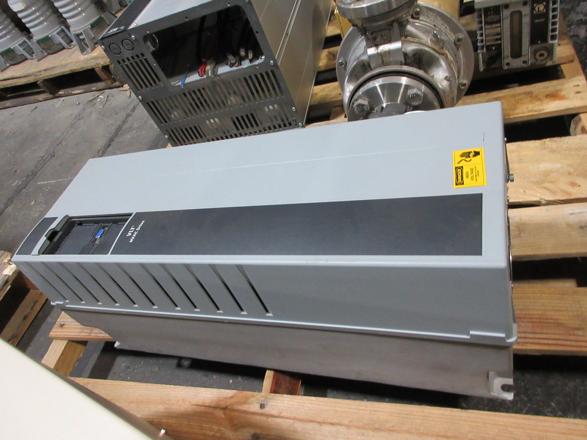 Danfoss VLT AC Drive 131B4264 40HP 3Ph Input: 3x380-480V 50/60Hz 55/47A Used