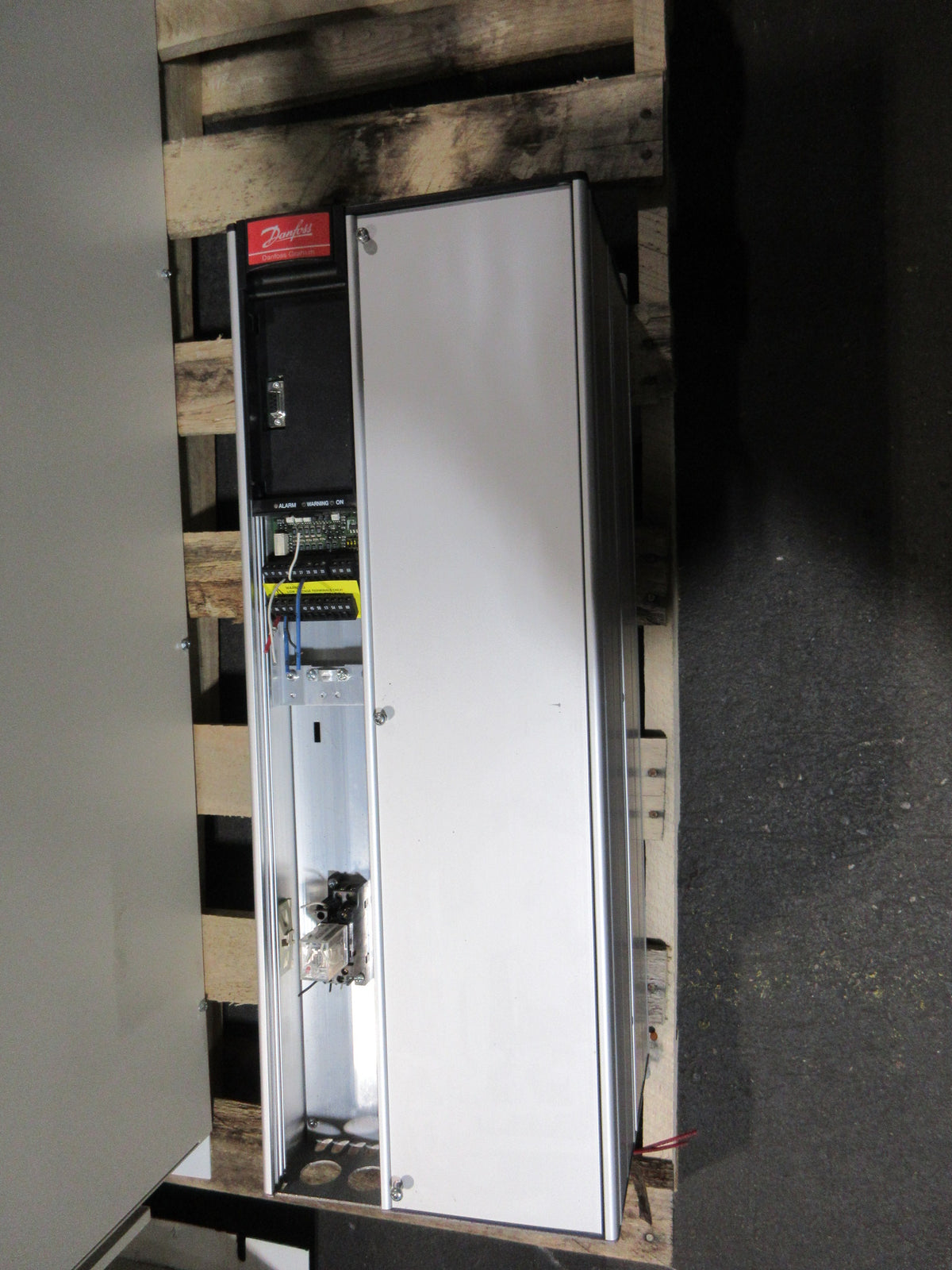 Danfoss VLT 6042 AC Drive 175Z7369 40HP 3Ph * No Keypad * Used