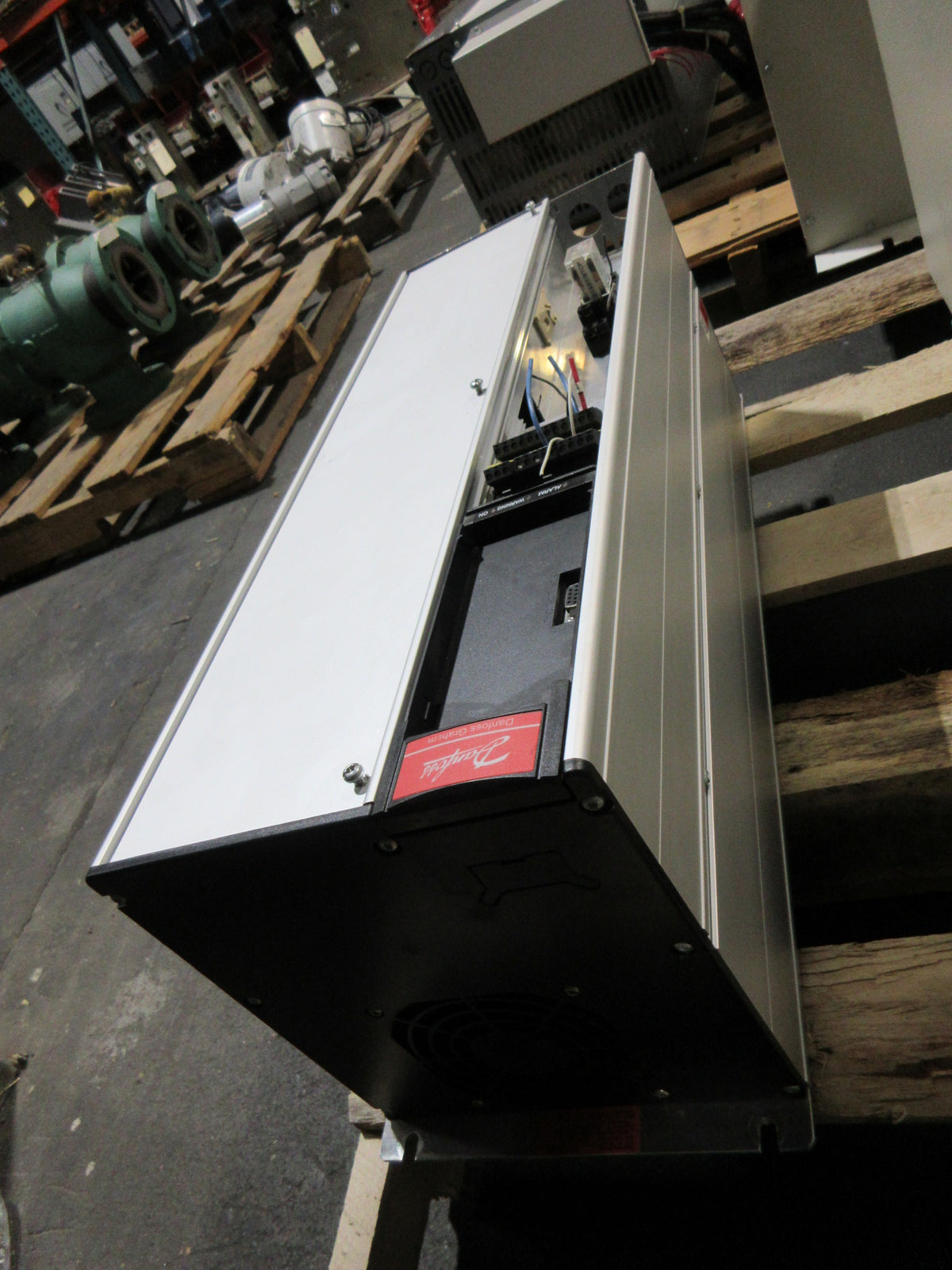 Danfoss VLT 6042 AC Drive 175Z7369 40HP 3Ph * No Keypad * Used