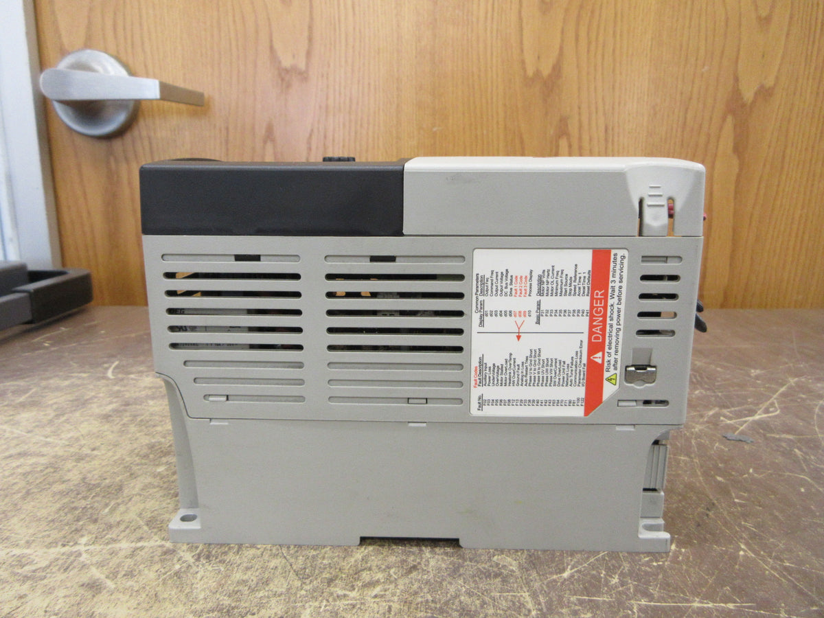 Allen-Bradley PowerFlex 40 AC Drive 22B-D4P0N104 Ser. A 2HP 3Ph Used
