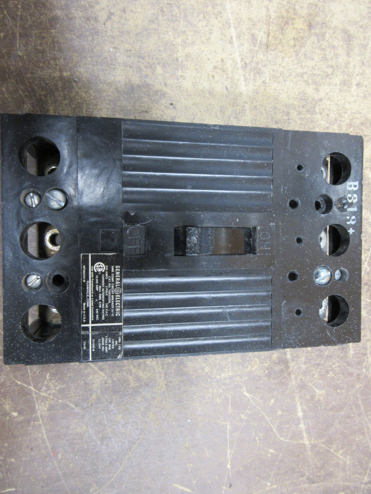 GE Circuit Breaker TQD32200 200A 240V 3P (2) Mounting Screws Used