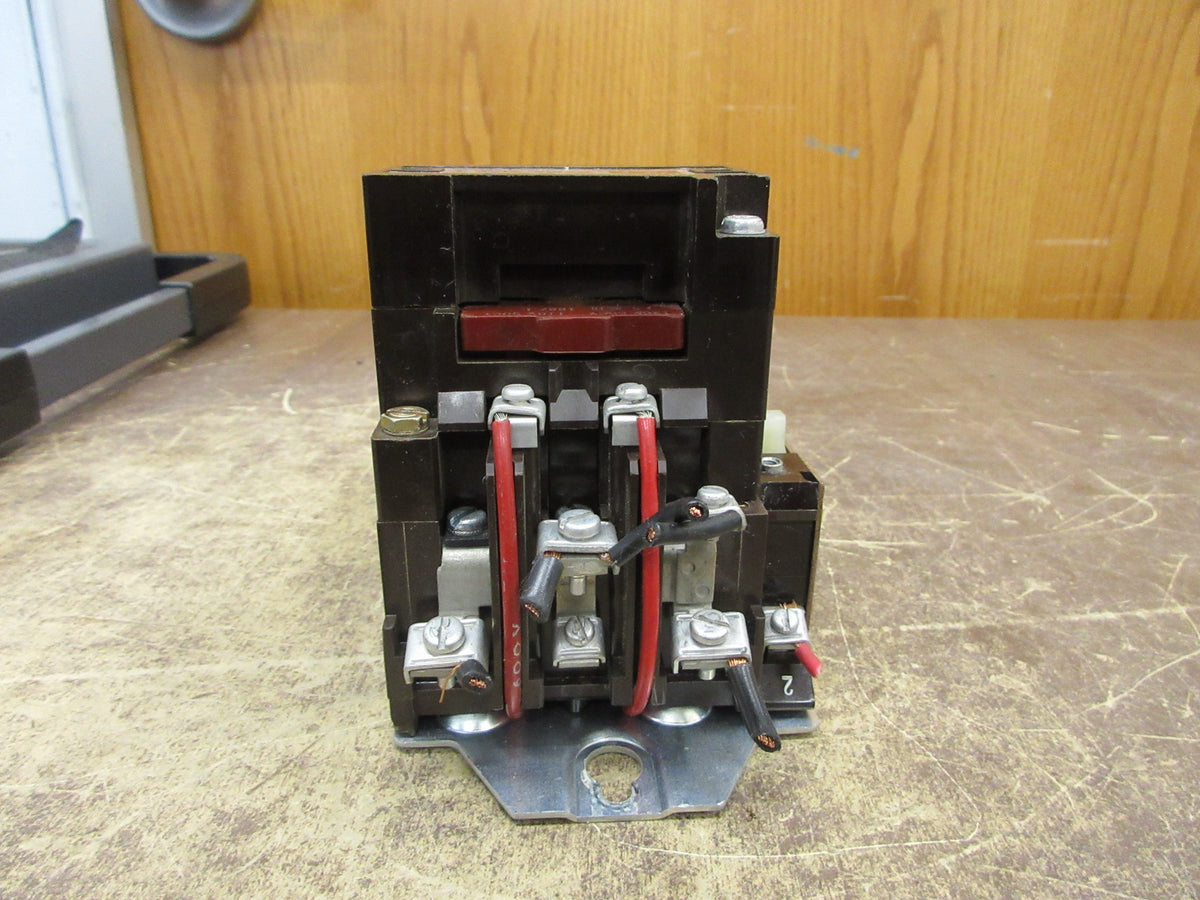 Cutler-Hammer Size 1 Starter A10CN0 Ser. A1 120V Coil 27A Used