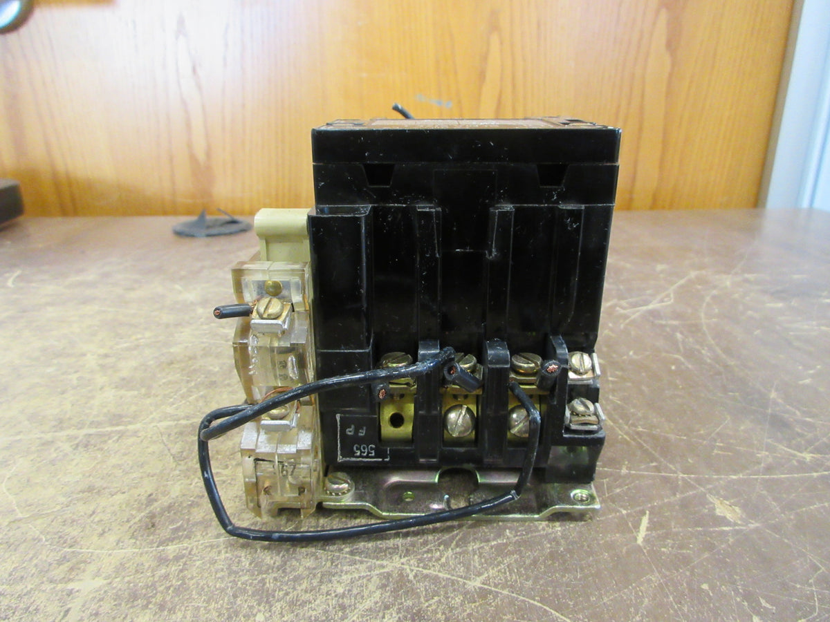 Square D Size 1 Starter 8502 SCG2S Ser. A 120V Coil 600V W/ Aux Fuse Used