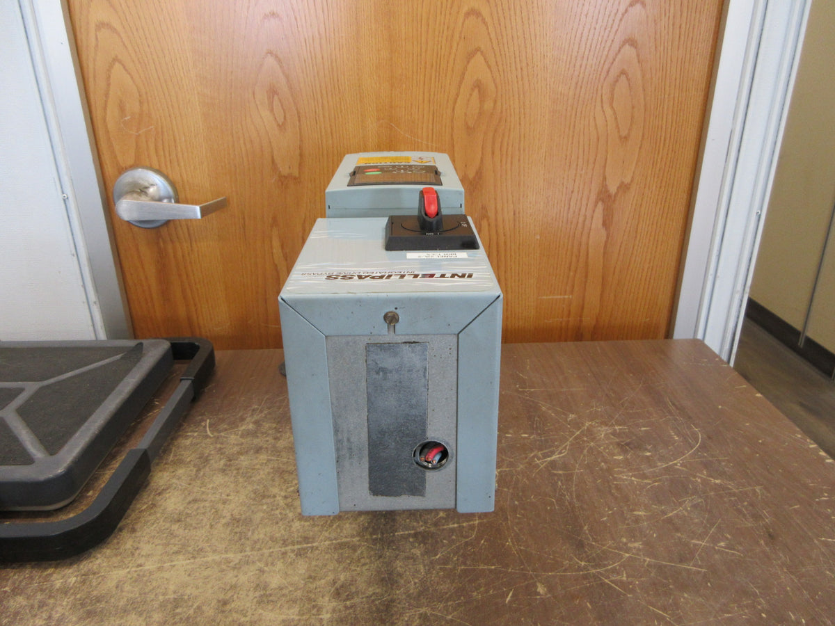 Eaton Johnson Controls AC Drive w/bypass VS002111A-00000 2HP 3Ph w/Keypad Used