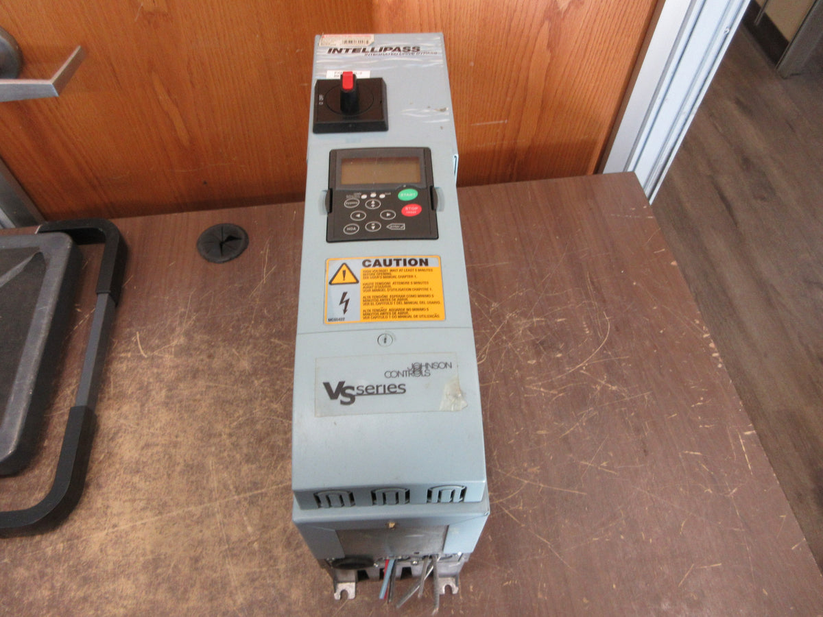 Eaton Johnson Controls AC Drive w/bypass VS002111A-00000 2HP 3Ph w/Keypad Used