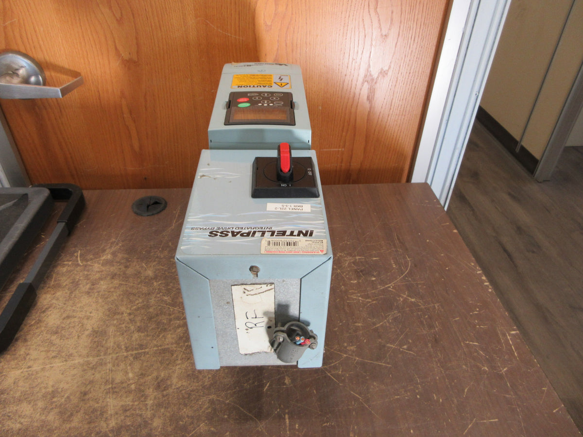 Eaton Johnson Controls AC Drive w/bypass VS002111A-00000 2HP 3Ph w/Keypad Used