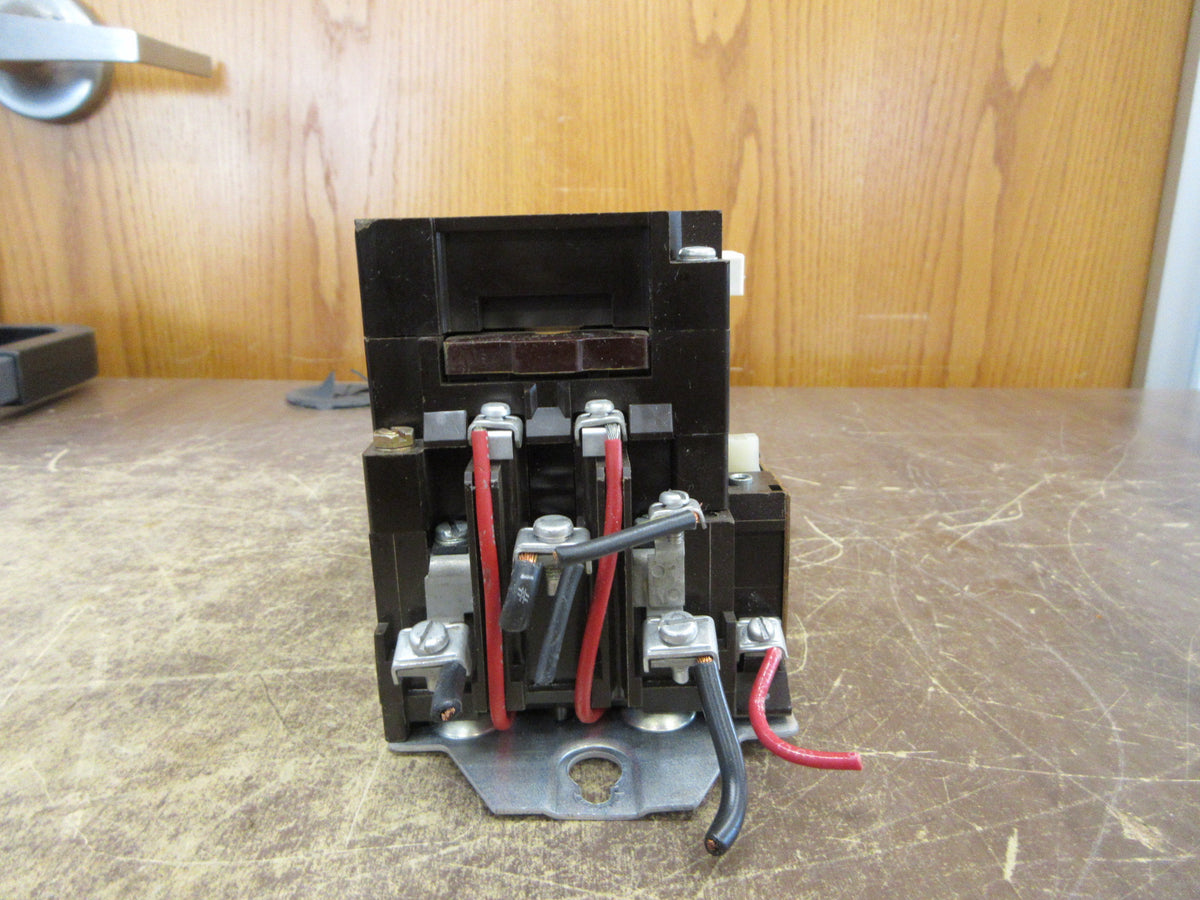 Cutler-Hammer Size 1 Starter A10CN0 Ser. A1 120V Coil 27A Used