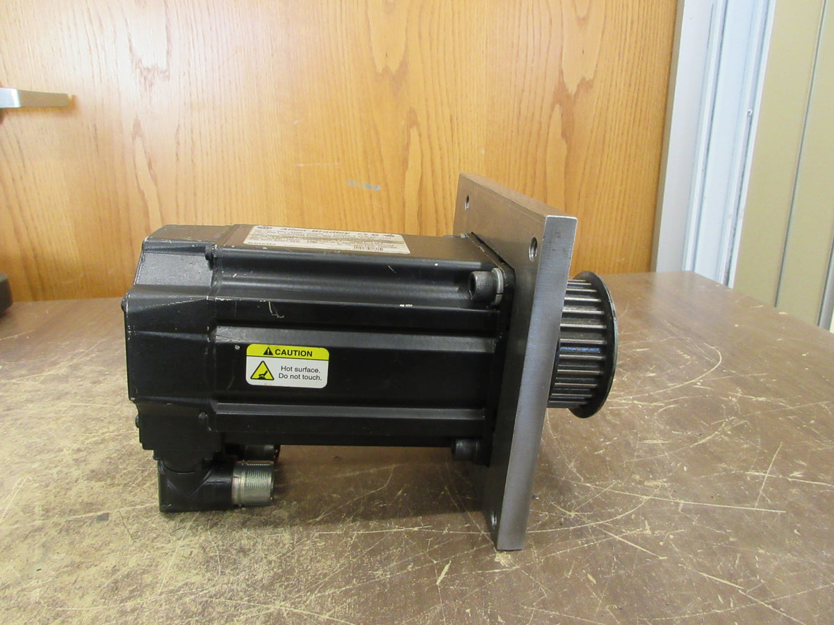 Allen-Bradley Kinetix AC Servo Motor MPL-B430P-MJ72AA Ser.A 3HP 5000 RPM Used