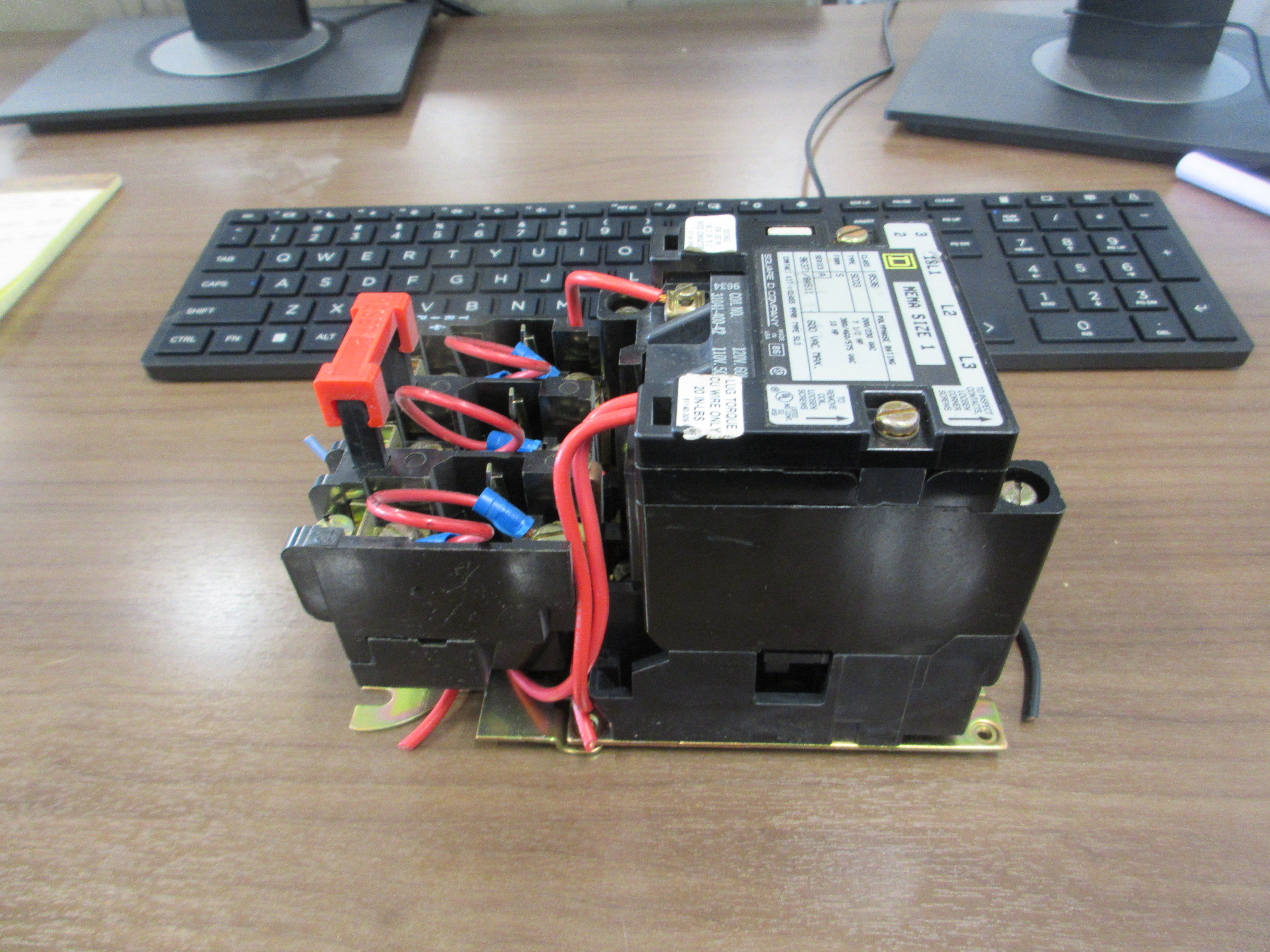 Square D Size 1 Starter 8536 SCO3 S Ser. A 120V Coil 600V Used