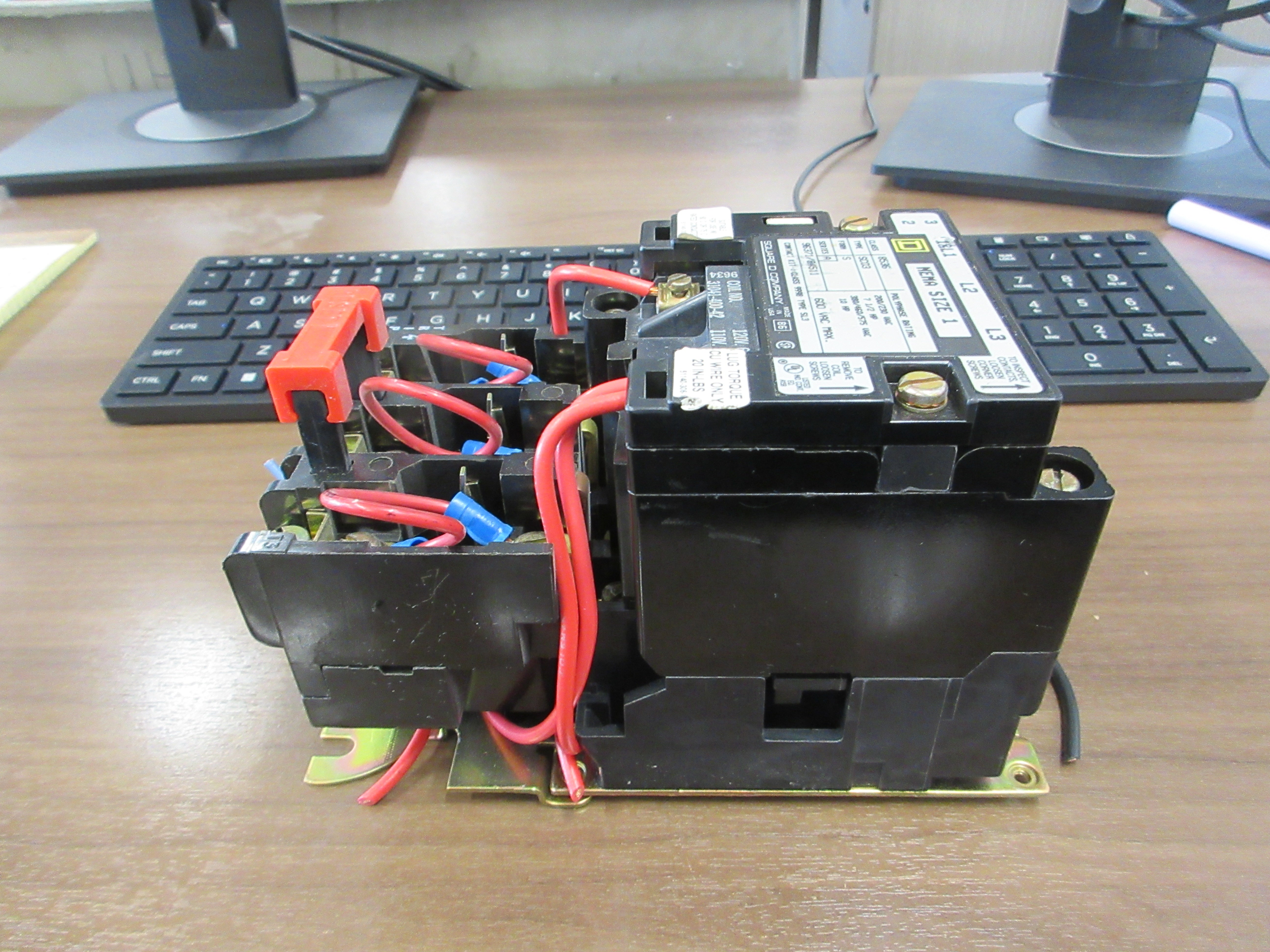 Square D Size 1 Starter 8536 SCO3 S Ser. A 120V Coil 600V Used