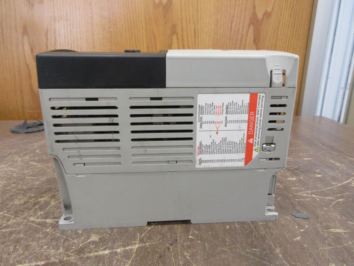 Allen-Bradley PowerFlex 40 AC Drive 22B-D6P0N104 Ser. A 3HP 3Ph Used