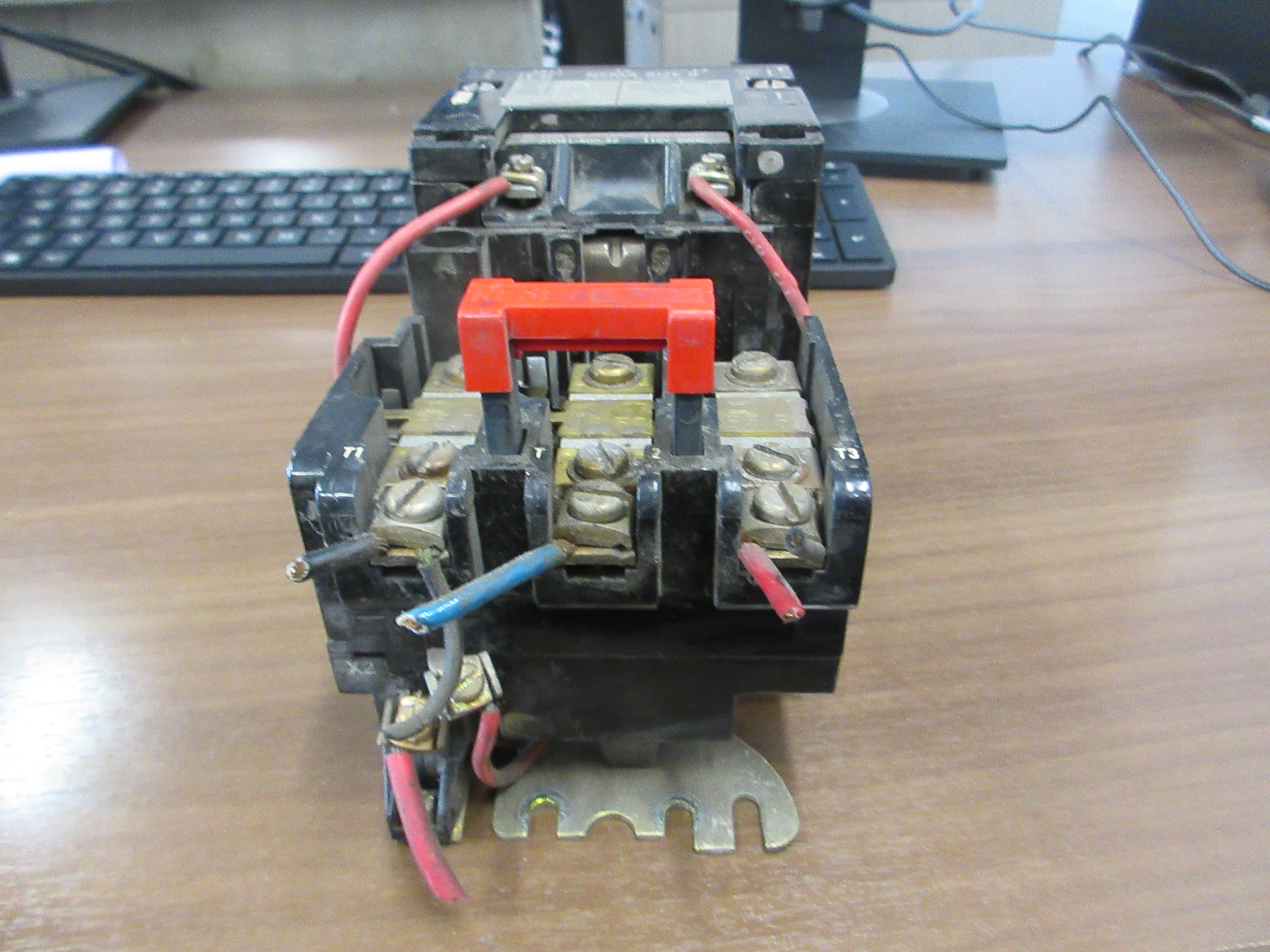 Square D Size 1 Starter 8536 SBG 2 S Ser.A 120V Coil 600V Used