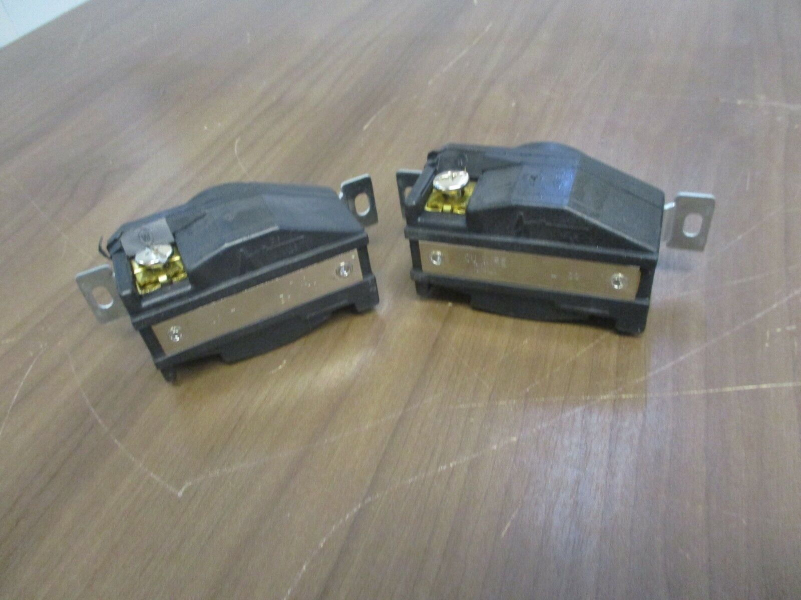 Arrow Hart Hart-Lock Receptacle NEMA L5-30 30A 125V *Lot of 2* Used