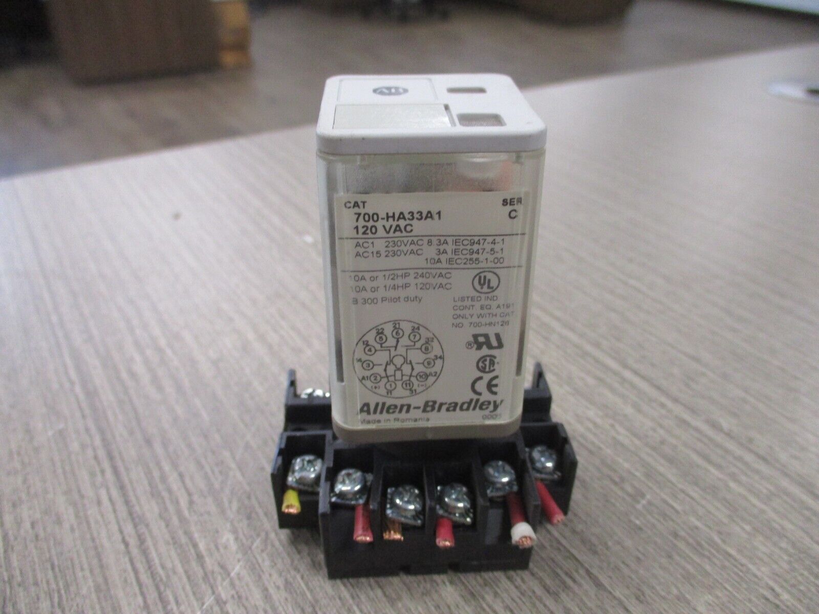 Allen-Bradley Relay w/ Base 700-HA33A1 120VAC 10A *Lot of 4* Used
