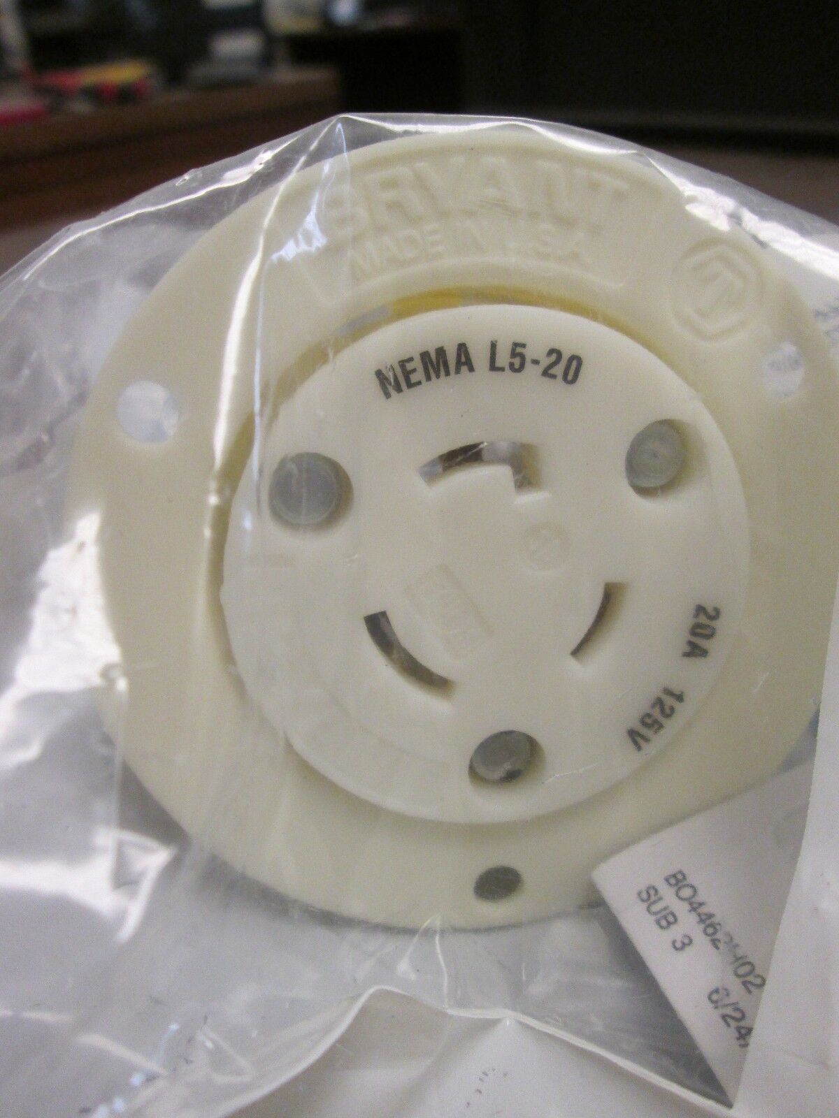 Bryant Locking Equipment Receptacle 70520ER 20A 125V New Surplus