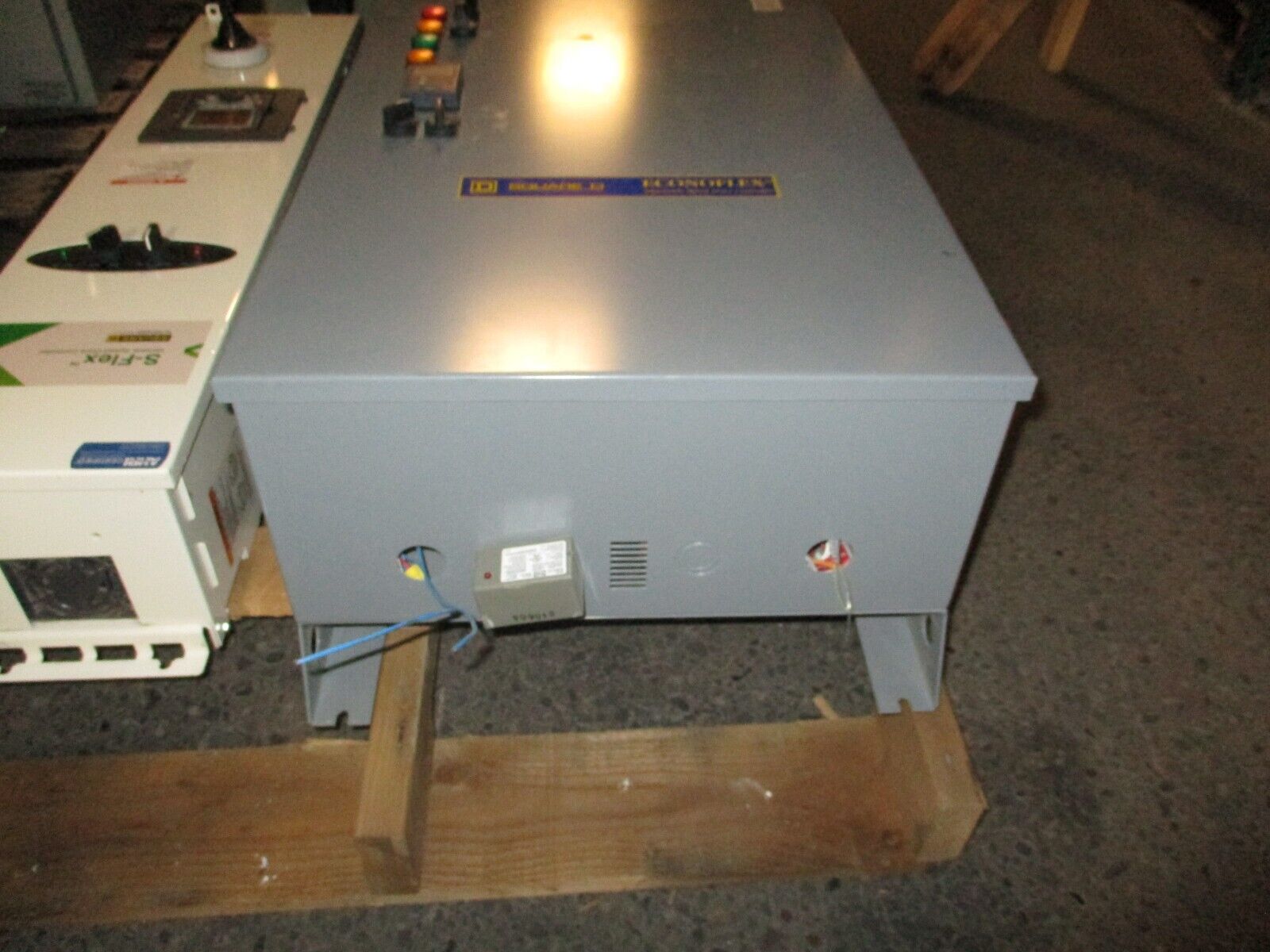 Square D EconoFlex Altivar AC Drive w/ Bypass 8839 58EHG4VY Ser. A 10HP 3Ph Used