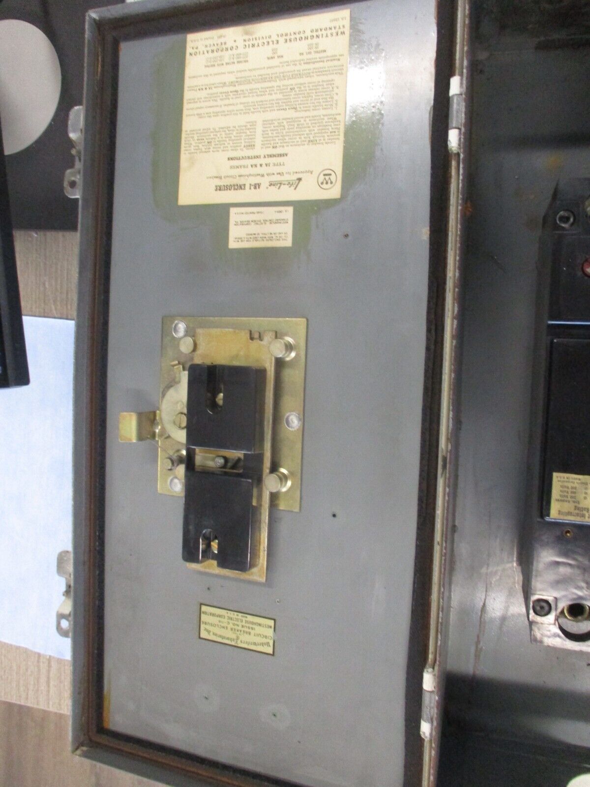 Westinghouse Enclosed Circuit Breaker JA3225VW 225A 600V 3P CKA Enclosure Used