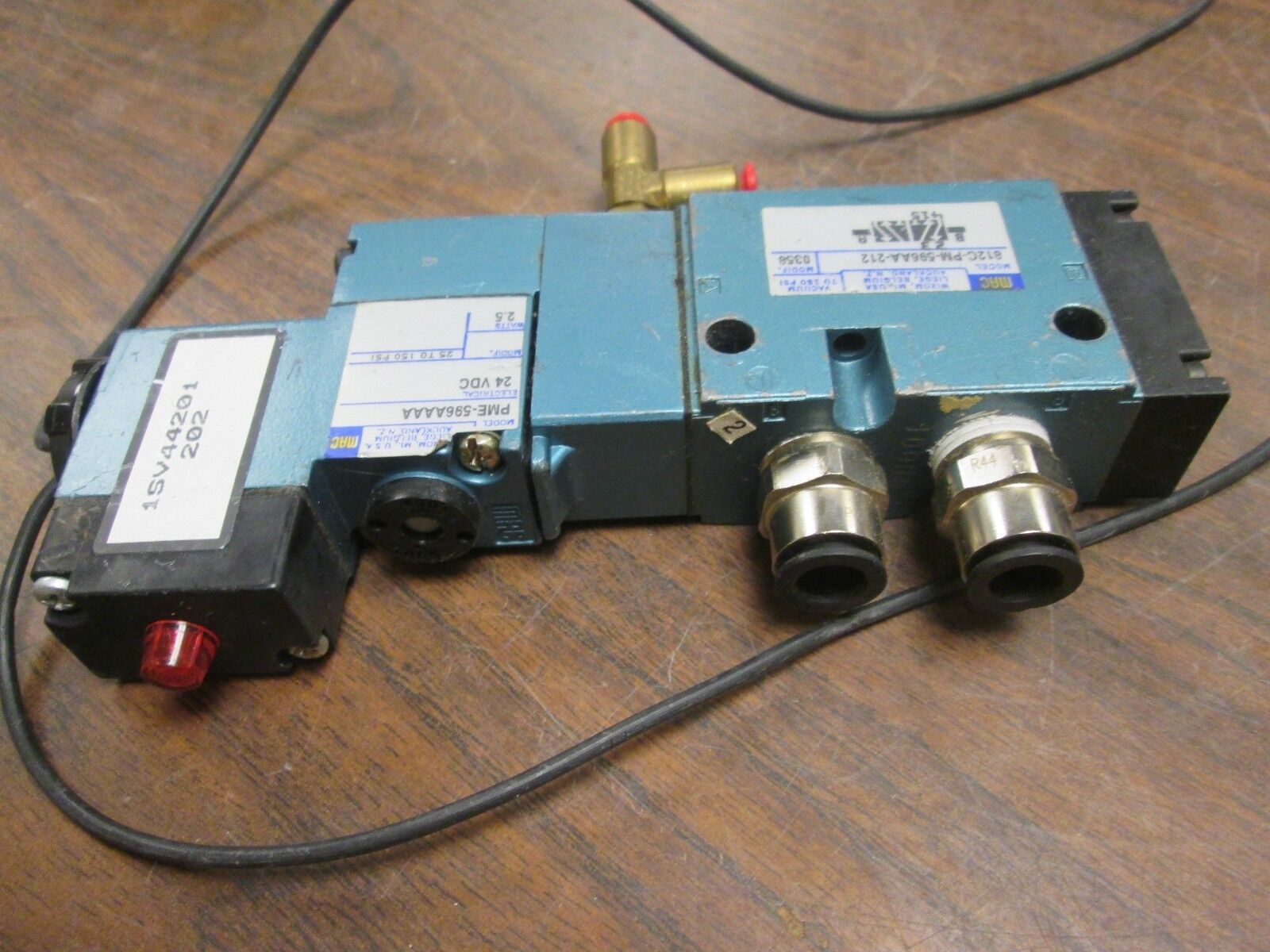 MAC Valve w/ Solenoid 812C-PM-596AA-212/PME-596AAAA 24VDC 150PSI Used