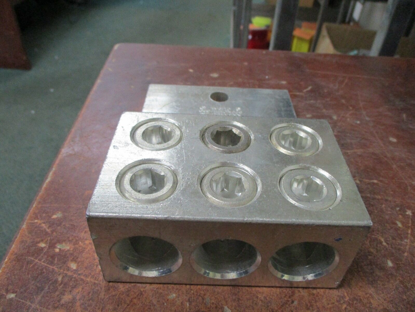 Burndy  Mechanical Lug  Part # KK3A40U-2  3 Pole  800 KCMIL-350  Used