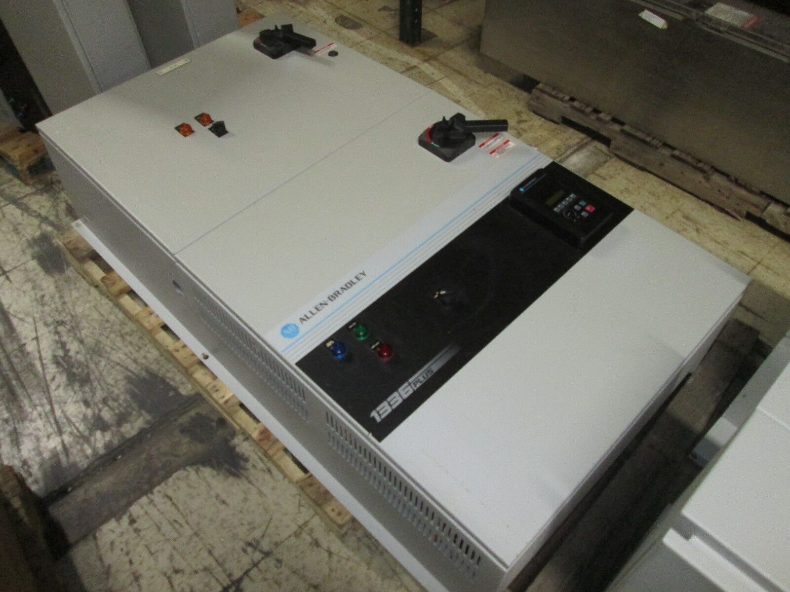Allen-Bradley 1336 Plus AC Drive w/ Bypass 1336S-BX060-AN-EN-L6 60HP 3Ph Used