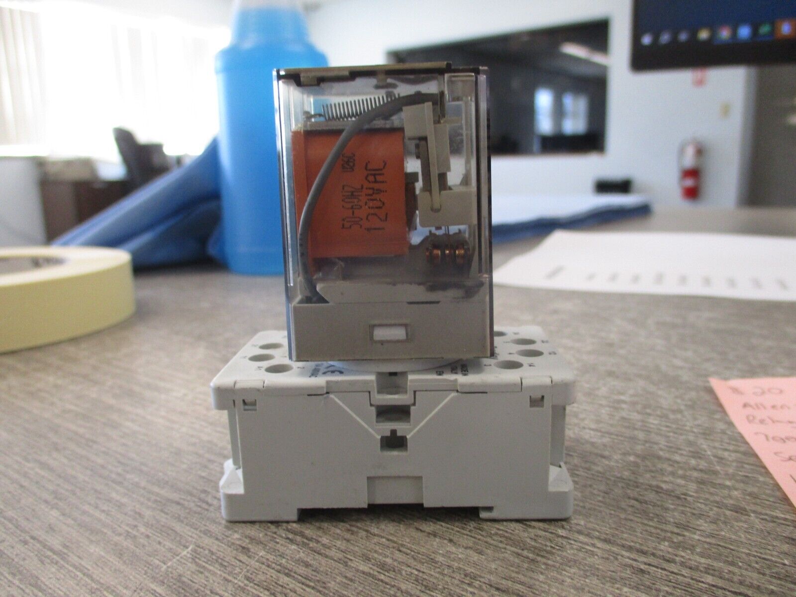 Allen-Bradley Relay w/Base 700-HA32A1 Ser. D 120V Coil Used