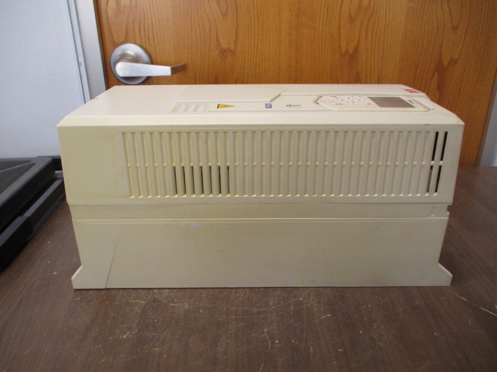 ABB ACH580 AC Drive ACH580-01-027A-4+0J400+P922 20HP 3Ph w/ Keypad Used