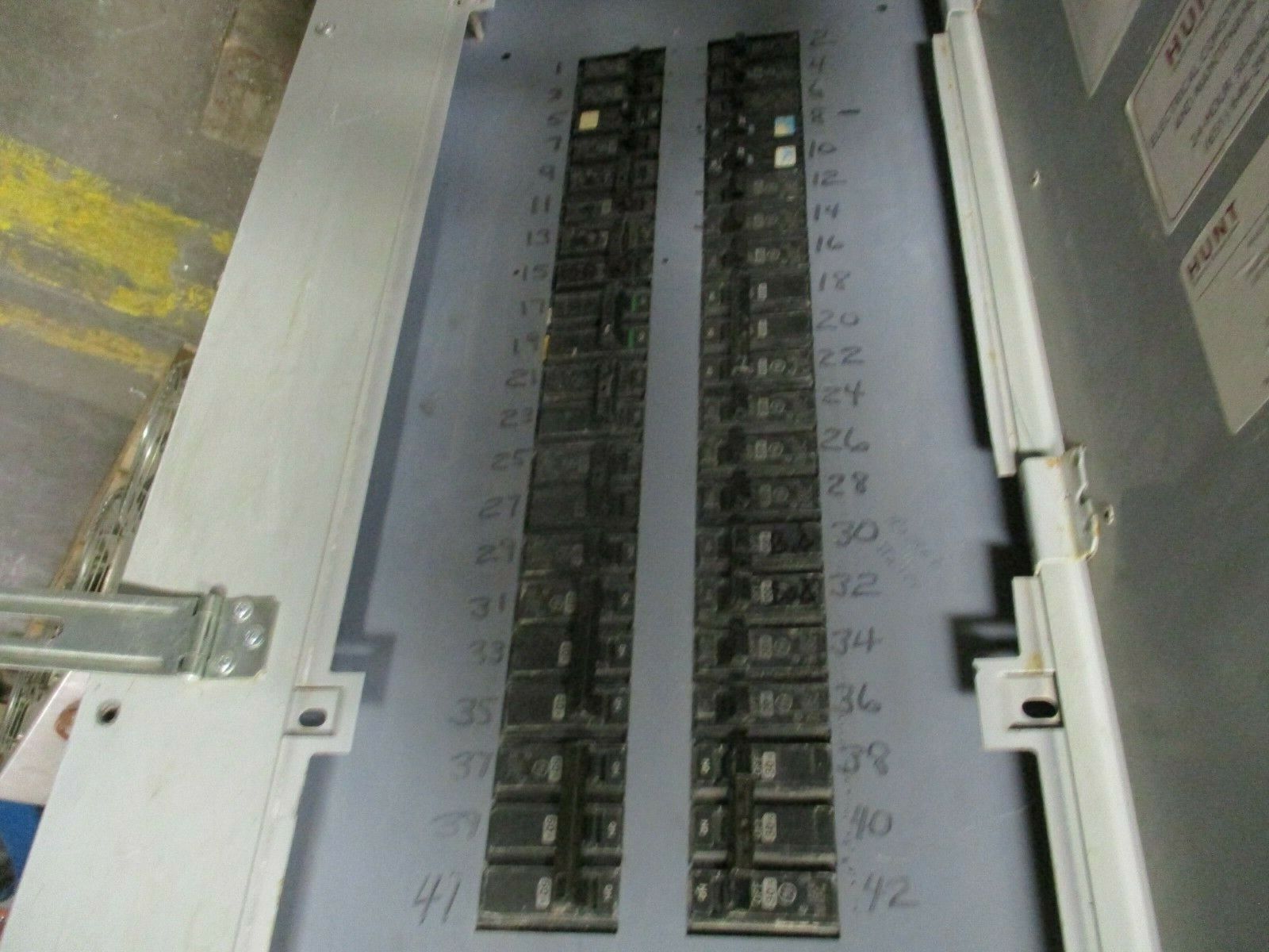 GE Main Breaker Circuit Breaker Panel 225A Max 208Y/120 Used