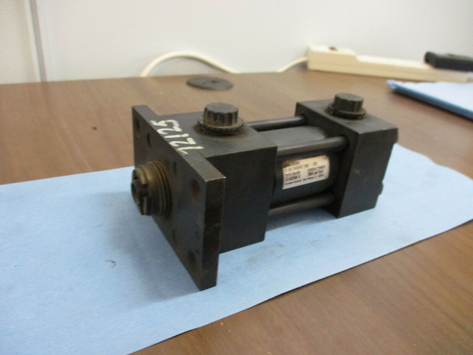 Parker Hydraulic Cylinder 01.50 CHH2HKT19AC 1.000 3000 PSI Used