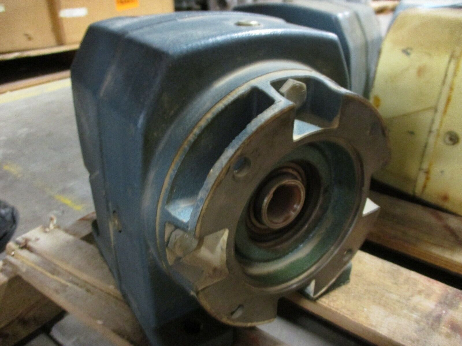 David Brown Radicon Gear Reducer M04207.BANU Ratio 66.55:1 Used
