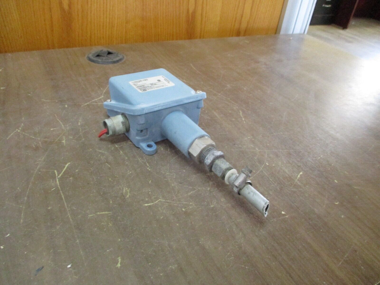 United Electric Pressure Switch H100-192 Range: 15-300PSI 15A 480VAC Used
