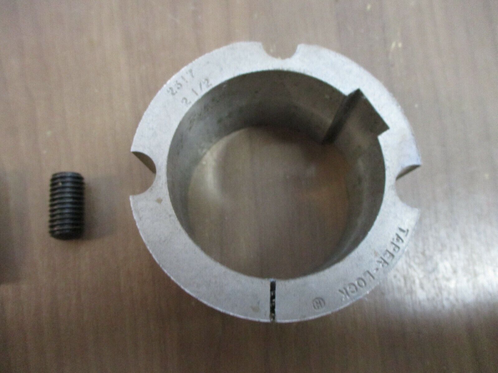 Baldor Dodge Bushing 117099 2517X2-1/2-KW New Surplus