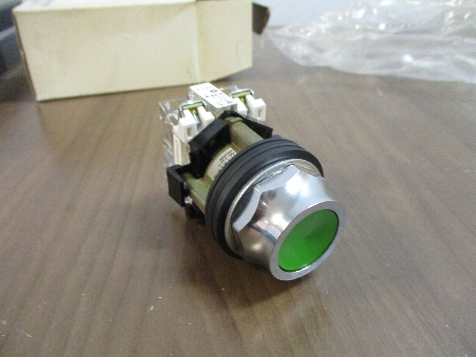 Westinghouse Oil-Tite Flush Push Button PB1AAGAB Green Cap New Surplus