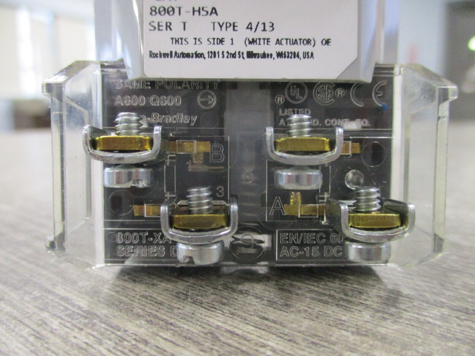 Allen-Bradley Selector Switch 800T-H5A Ser. T Type 4/13 New Surplus
