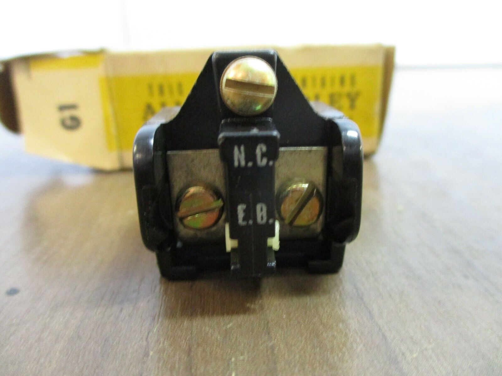 Allen-Bradley Aux Contact 1495-G1 Ser. L N.C. Size 1 & 2 New Surplus